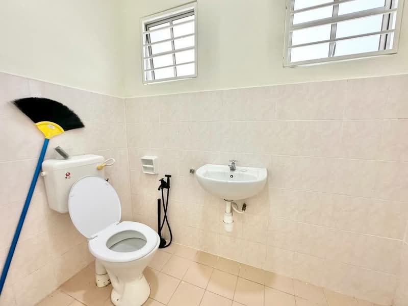 2-storey Terraced House for Sale in Ukay Bistari (Ulu Kelang) - M.J Zairin - Bathroom - PropertyGuru.com.my