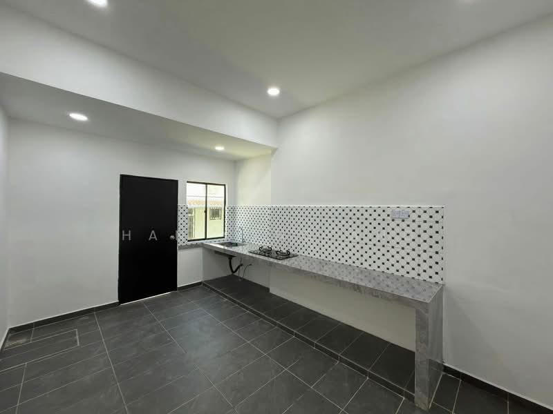 1.5-storey Terraced House for Sale in Taman Pulai Utama (Skudai) - Han Yong Ang - Kitchen - PropertyGuru.com.my