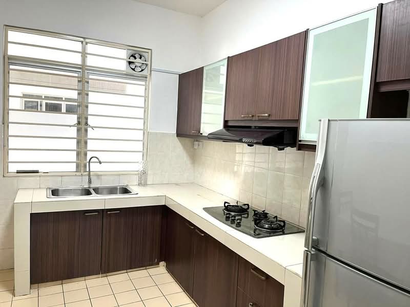 Condominium for Rent at Pearl Avenue - Terry Yee - Kitchen - PropertyGuru.com.my