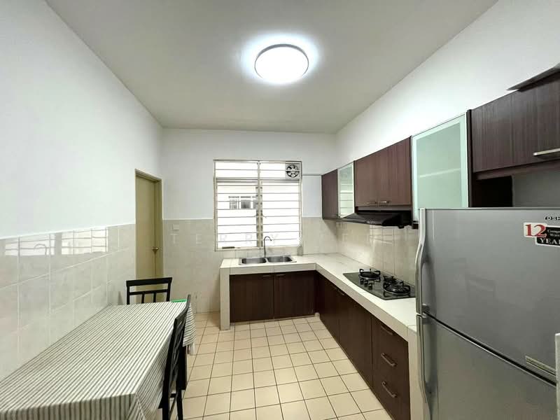 Condominium for Rent at Pearl Avenue - Terry Yee - Kitchen - PropertyGuru.com.my
