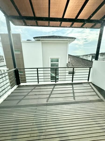 Bungalow for Sale in Senibong (Permas Jaya) - Yik Tat - Balcony - PropertyGuru.com.my