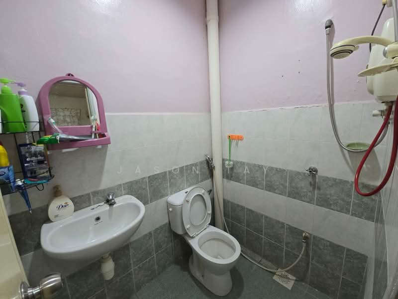 Taman Angkasa Nuri untuk Untuk Dijual - RM 268,000, Feb 2026 - Bathroom - PropertyGuru.com.my