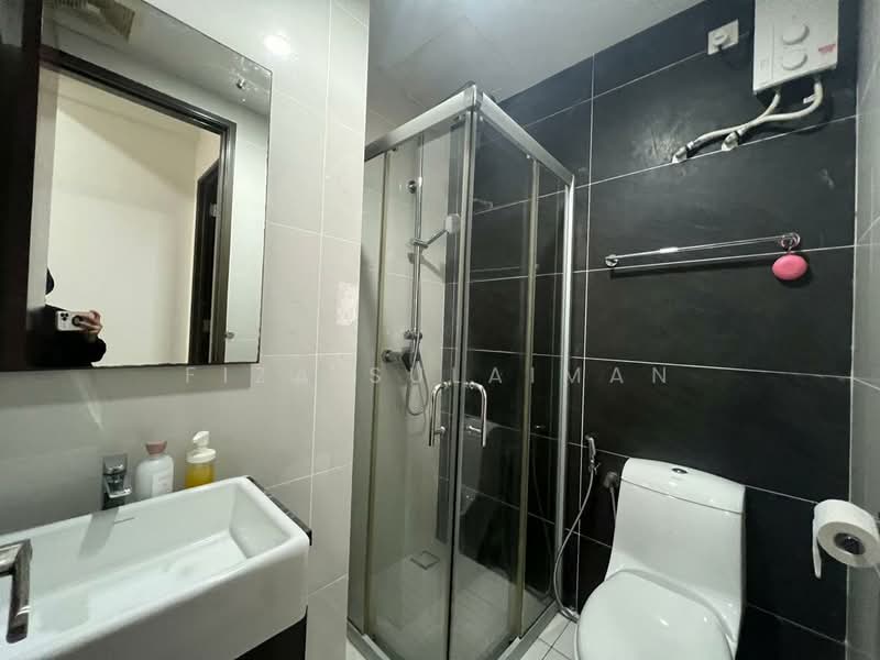 Condominium for Rent at Kings Bay @ Country Garden Danga Bay - Fiza Sulaiman - Bathroom - PropertyGuru.com.my