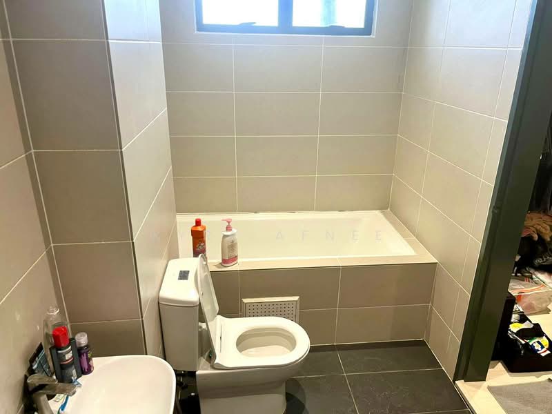 Semi-Detached House for Rent in Dengkil (Selangor) - Kyra Afnee - Bathroom - PropertyGuru.com.my