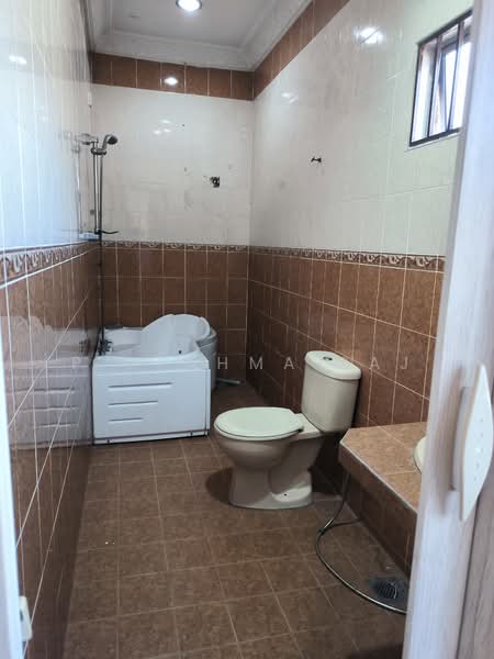 2-storey Terraced House for Sale in Putra Heights (Subang Jaya) - P Utahma Raj - Bathroom - PropertyGuru.com.my