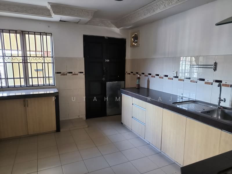 2-storey Terraced House for Sale in Putra Heights (Subang Jaya) - P Utahma Raj - Kitchen - PropertyGuru.com.my