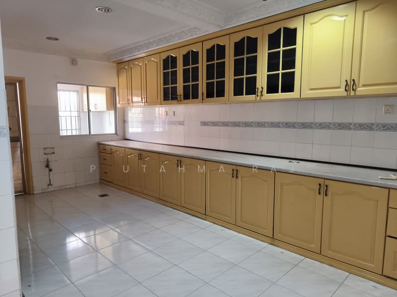 2-storey Terraced House for Sale in Putra Heights (Subang Jaya) - P Utahma Raj - Kitchen - PropertyGuru.com.my