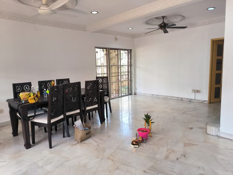 2-storey Terraced House for Sale in Putra Heights (Subang Jaya) - P Utahma Raj - Dining Room - PropertyGuru.com.my