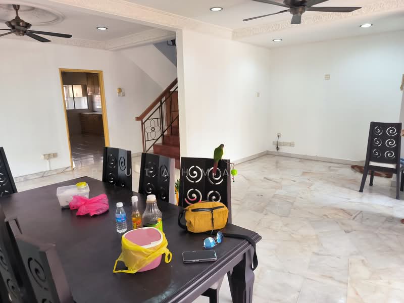 2-storey Terraced House for Sale in Putra Heights (Subang Jaya) - P Utahma Raj - Living Room - PropertyGuru.com.my