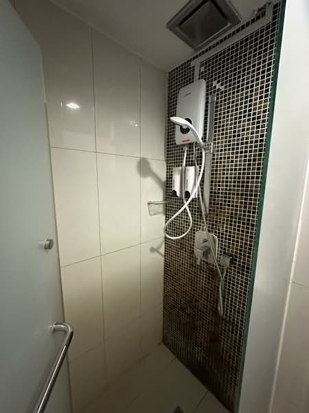 South China Sea Place Suite untuk Untuk Disewa - RM 1,300 /bulan, Feb 2026 - Bathroom - PropertyGuru.com.my