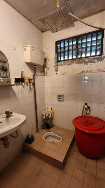 Terrace Factory for Sale in Senai (Johor) - John Choo - Bathroom - PropertyGuru.com.my