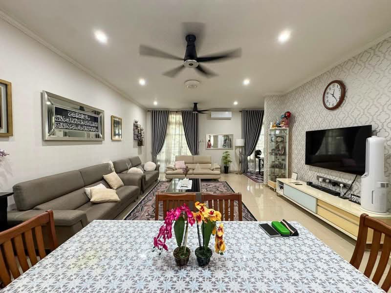 For Sale - 2.5 Storey Semi-D Presint 18, Putrajaya untuk Untuk Dijual - RM 2,000,000, Mac 2026 - Living Room - PropertyGuru.com.my