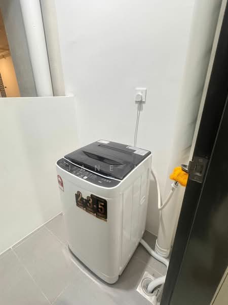 Aston Acacia untuk Untuk Disewa - RM 1,400 /bulan, Mac 2026 - Yard ~ Laundry Area - PropertyGuru.com.my