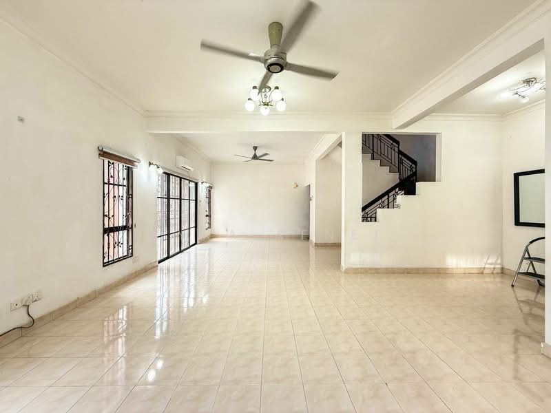 For Sale - Corner Lot 2.5 Storey Superlink Presint 16, Putrajaya untuk Untuk Dijual - RM 1,290,000, Mac 2026 - Living Room - PropertyGuru.com.my