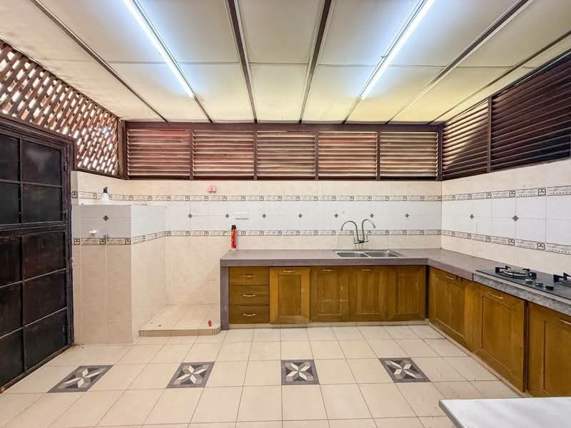 For Sale - Corner Lot 2.5 Storey Superlink Presint 16, Putrajaya untuk Untuk Dijual - RM 1,290,000, Mac 2026 - Kitchen - PropertyGuru.com.my