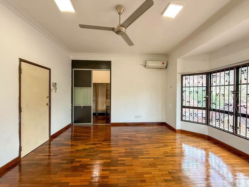 For Sale - Corner Lot 2.5 Storey Superlink Presint 16, Putrajaya untuk Untuk Dijual - RM 1,290,000, Mac 2026 - Living Room - PropertyGuru.com.my