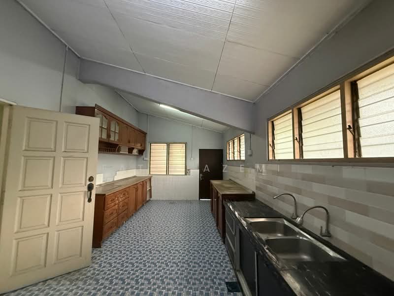 Bungalow for Sale in SS3 (Petaling Jaya) - Fatin Azemi - Kitchen - PropertyGuru.com.my