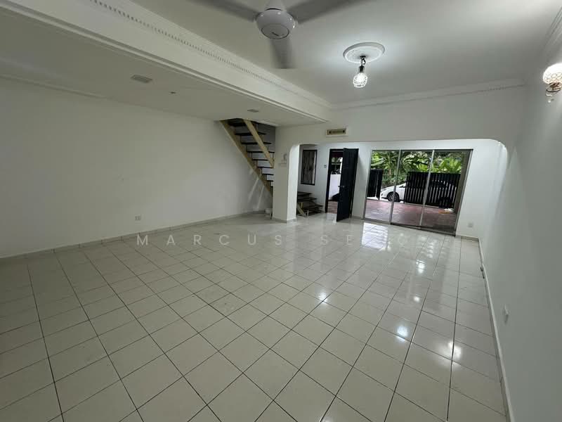 Bercham @ Taman Pakatan Jaya untuk Untuk Dijual - RM 299,000, Mac 2026 - Living Room - PropertyGuru.com.my