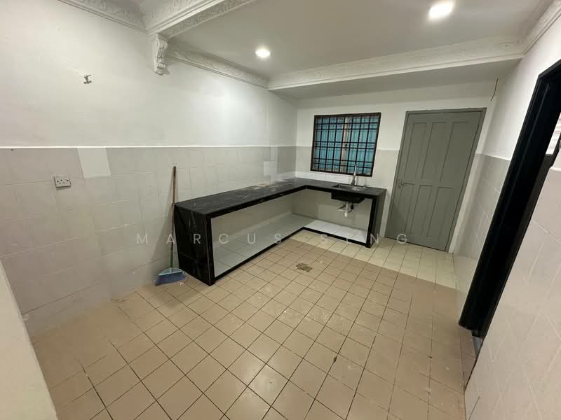 Bercham @ Taman Pakatan Jaya untuk Untuk Dijual - RM 299,000, Mac 2026 - Kitchen - PropertyGuru.com.my