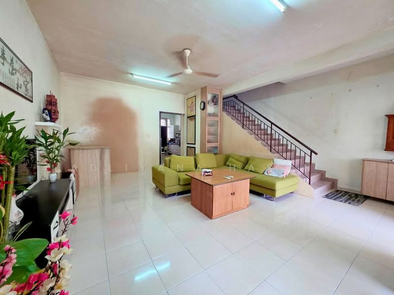 2-storey Terraced House for Rent in Seremban 2 (Negeri Sembilan) - Adliyana Hasan - Living Room - PropertyGuru.com.my