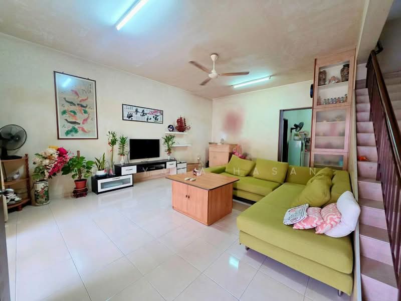 2-storey Terraced House for Rent in Seremban 2 (Negeri Sembilan) - Adliyana Hasan - Living Room - PropertyGuru.com.my