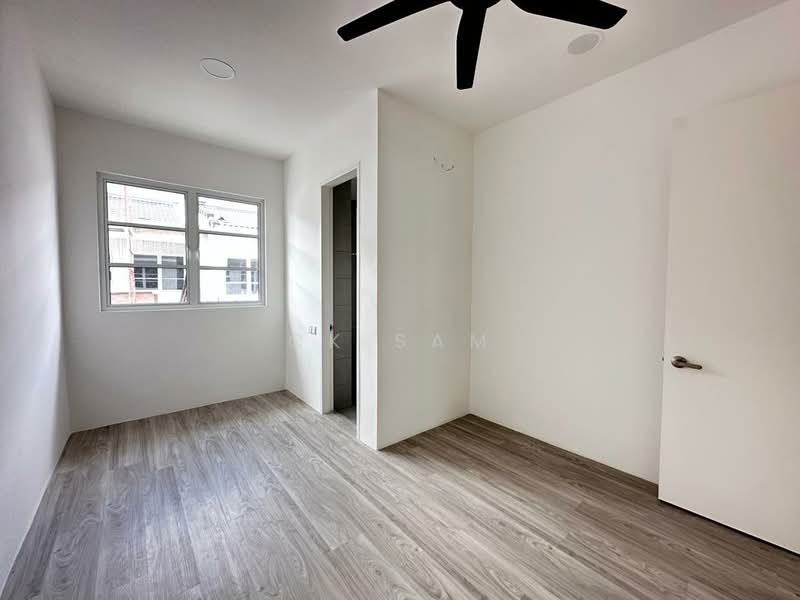 2-storey Terraced House for Sale in Bandar Country Homes (Rawang) - CK Sam - Interior - PropertyGuru.com.my