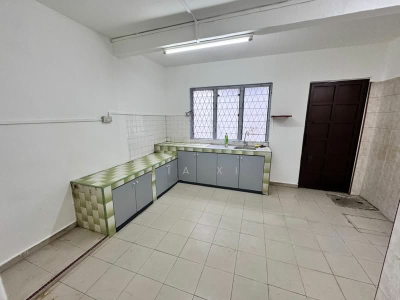 1-storey Terraced House for Rent in Taman Johor Jaya (Johor Bahru) - Jia Xi - Kitchen - PropertyGuru.com.my