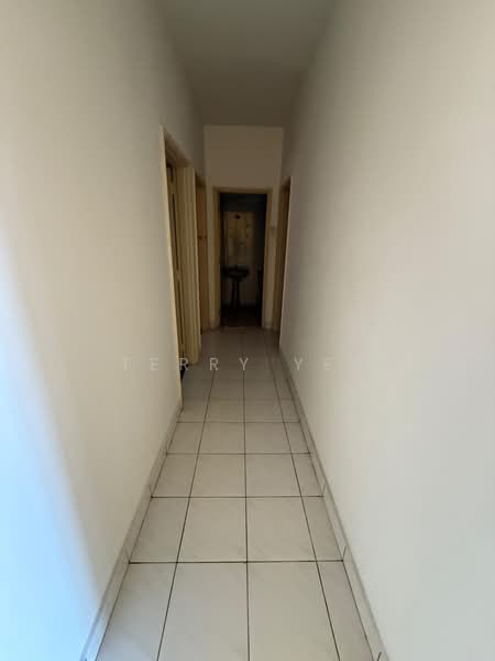Apartment for Sale at Mutiara Serdang (Turf View) - Terry Yee - Corridor - PropertyGuru.com.my