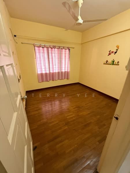 Apartment for Sale at Mutiara Serdang (Turf View) - Terry Yee - Bedroom - PropertyGuru.com.my