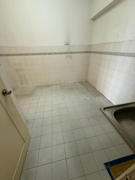 Apartment for Sale at Mutiara Serdang (Turf View) - Terry Yee - Kitchen - PropertyGuru.com.my