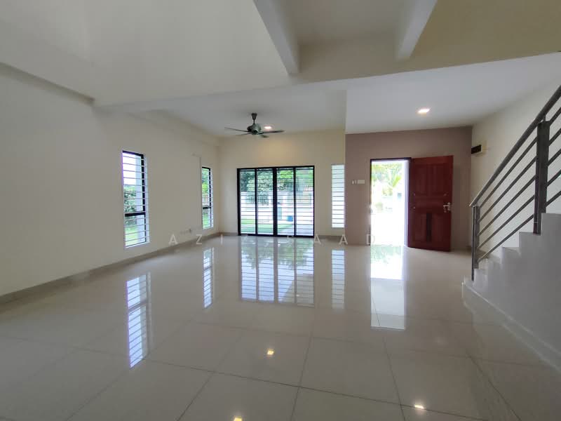 Bandar Saujana Utama untuk Untuk Dijual - RM 699,000, Mac 2026 - Living Room - PropertyGuru.com.my