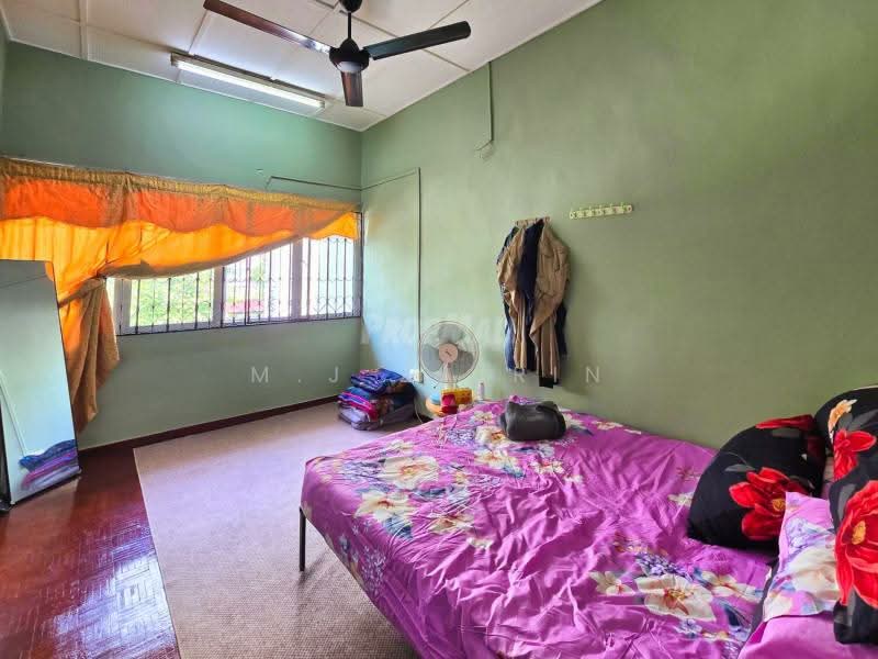 2-storey Terraced House for Sale in Taman Cempaka (Ampang) - M.J Zairin - Bedroom - PropertyGuru.com.my