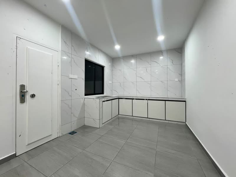 Semi-Detached House for Sale in Taman Bunga Ros (Tebrau) - Win Tan - Kitchen - PropertyGuru.com.my