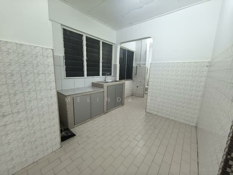 Flat for Sale at Flat Taman Ungku Tun Aminah - Melinda Ee - Kitchen - PropertyGuru.com.my