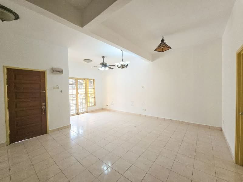 2-storey Terraced House for Sale in Taman Desaria (Nilai) - Laila Zain - Living Room - PropertyGuru.com.my