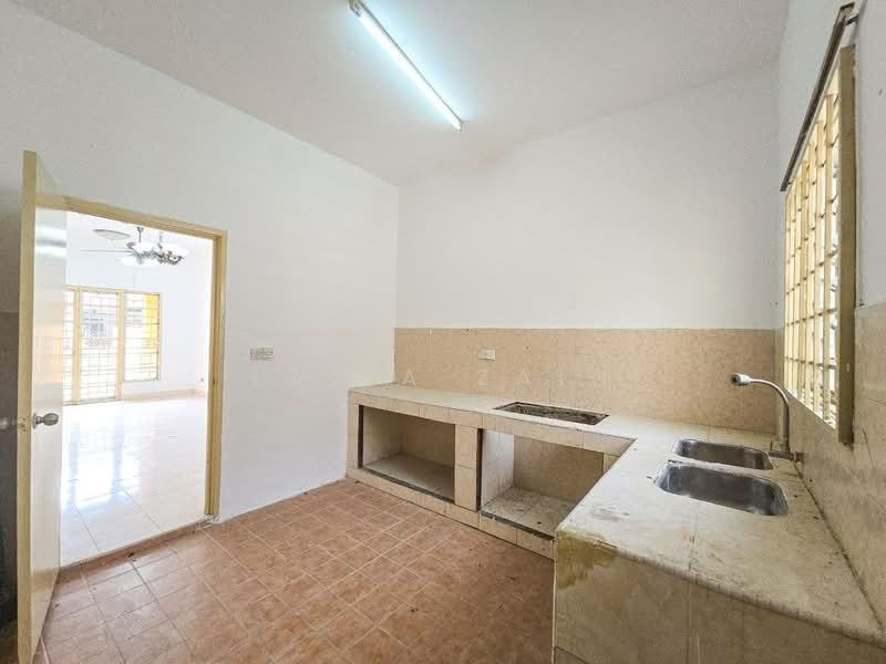 2-storey Terraced House for Sale in Taman Desaria (Nilai) - Laila Zain - Kitchen - PropertyGuru.com.my