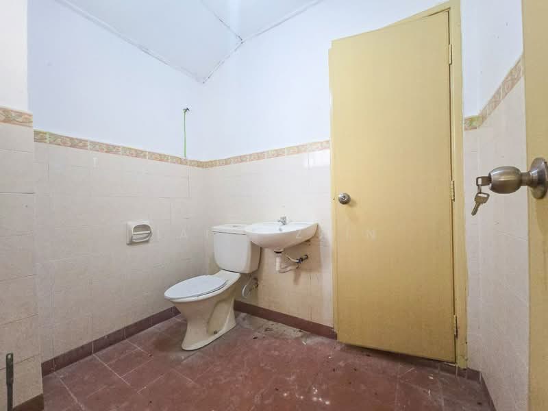 2-storey Terraced House for Sale in Taman Desaria (Nilai) - Laila Zain - Bathroom - PropertyGuru.com.my