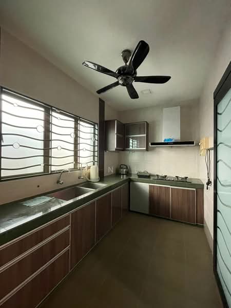 Taman Aman Perdana untuk Untuk Dijual - RM 1,200,000, Mac 2026 - Kitchen - PropertyGuru.com.my