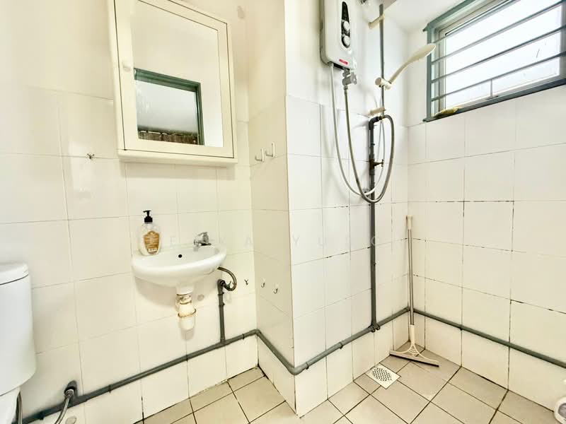 Axis Residence untuk Untuk Disewa - RM 1,500 /bulan, Feb 2026 - Bathroom - PropertyGuru.com.my