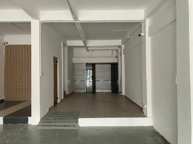Shop for Rent in Taman Johor Jaya (Johor Bahru) - Rey Lee - Entrance - PropertyGuru.com.my