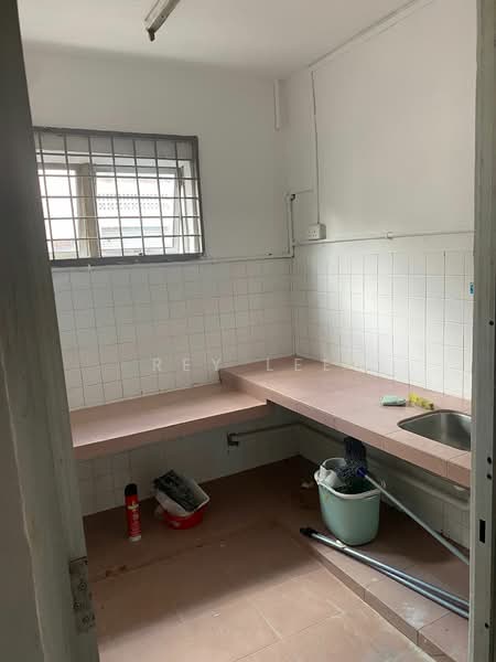 Shop for Rent in Taman Johor Jaya (Johor Bahru) - Rey Lee - Kitchen - PropertyGuru.com.my