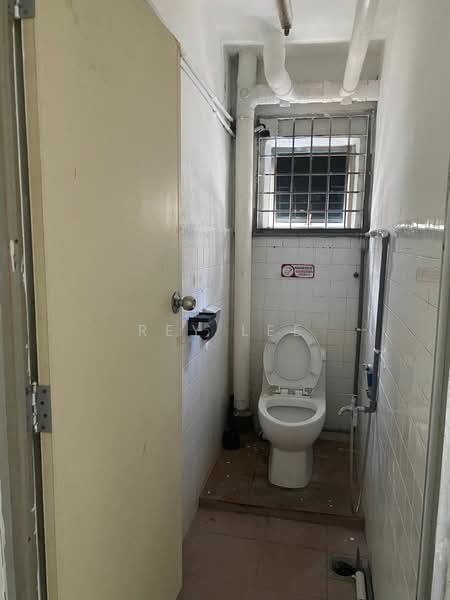 Shop for Rent in Taman Johor Jaya (Johor Bahru) - Rey Lee - Bathroom - PropertyGuru.com.my