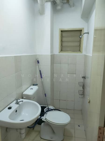 Apartment for Sale at Sri Dahlia - Mohd Nazri Roslan - Bathroom - PropertyGuru.com.my
