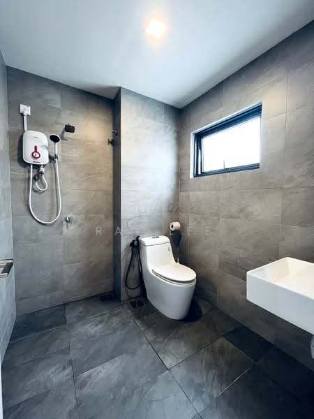 Service Residence for Sale at SUNSURIA FORUM SERVICED APARTMENT - Ray Lee - Bathroom - PropertyGuru.com.my