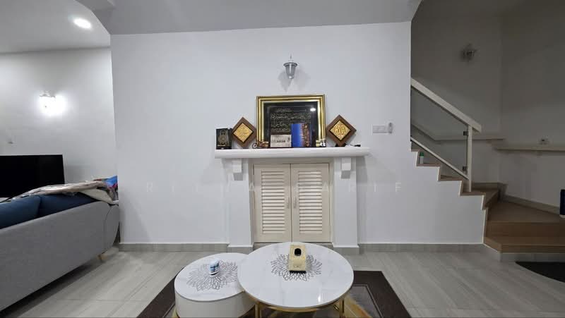 Rumah Teres 2 Tingkat untuk Dijual di Bukit Jelutong (Shah Alam) - Reena Sarif - Living Room - PropertyGuru.com.my