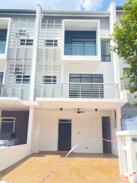 Lake Club Parkhome untuk Untuk Disewa - RM 1,800 /bulan, Mac 2026 - Exterior - PropertyGuru.com.my