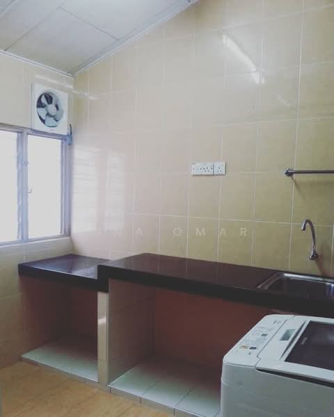 Taman Ipoh Selatan untuk Untuk Disewa - RM 1,600 /bulan, Feb 2026 - Kitchen - PropertyGuru.com.my