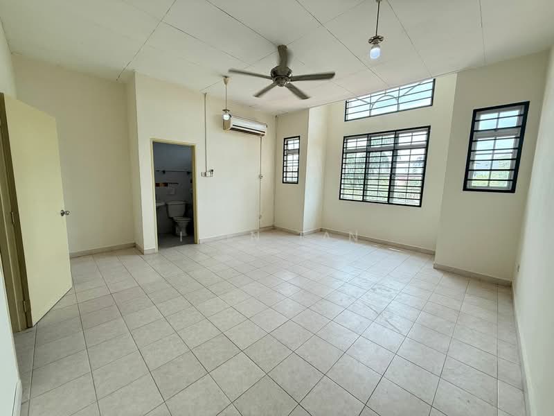 2-storey Terraced House for Sale in Taman Desa Tebrau (Tebrau) - Iden Tan - Living Room - PropertyGuru.com.my