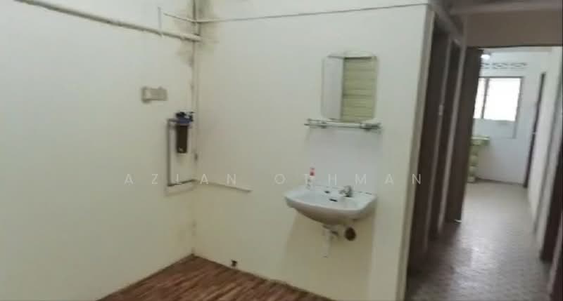 1-storey Terraced House for Sale in Seksyen 51a (Petaling Jaya) - Azlan Othman - Bathroom - PropertyGuru.com.my