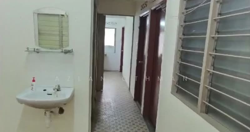 1-storey Terraced House for Sale in Seksyen 51a (Petaling Jaya) - Azlan Othman - Corridor - PropertyGuru.com.my